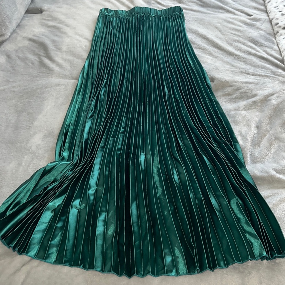 Satin green maxi skirt pleated